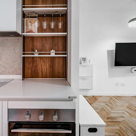 Apartman Deluxe - 2min Sea + Balcone Quartu SantʼElena